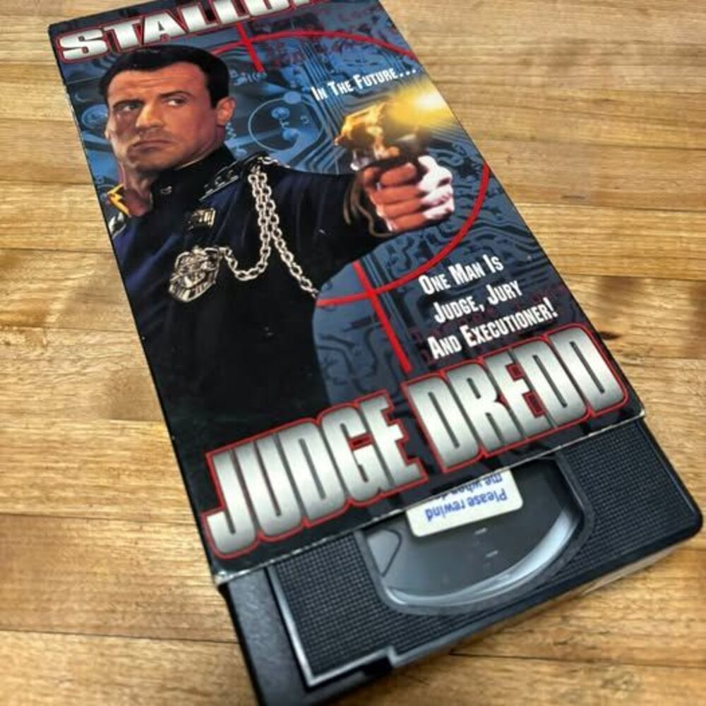 Judge Dredd VHS - Picture 2 of 3